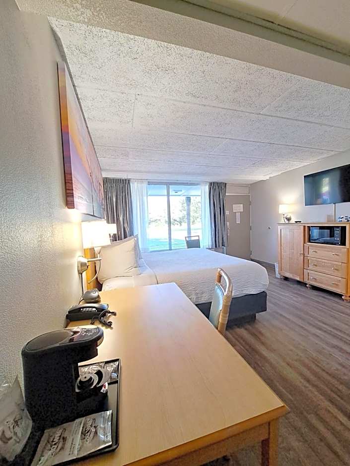 Days Inn & Suites by Wyndham Jekyll Island