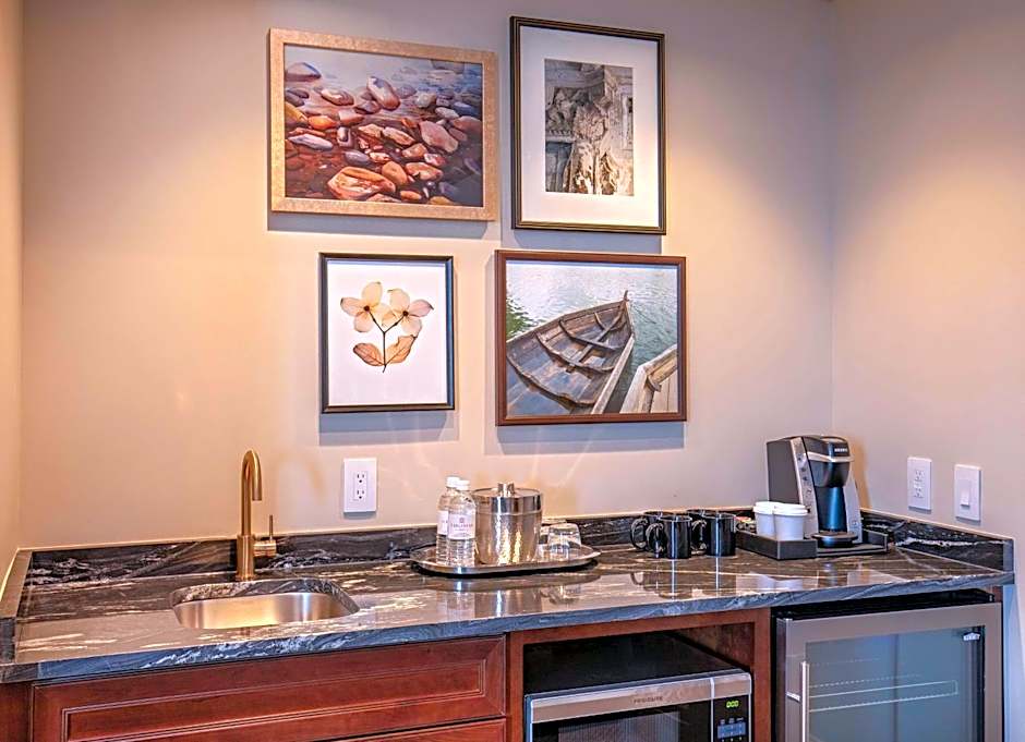 The Virginian Lynchburg, Curio Collection By Hilton