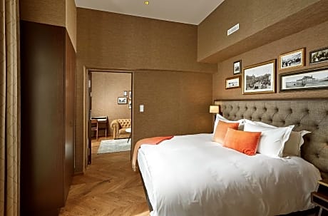 DIPLOMAT, SUITE, LIVING ROOM
