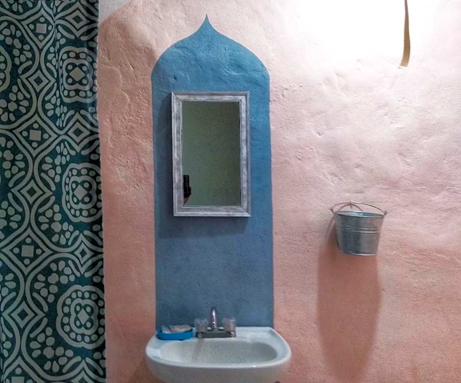 Riad Lola