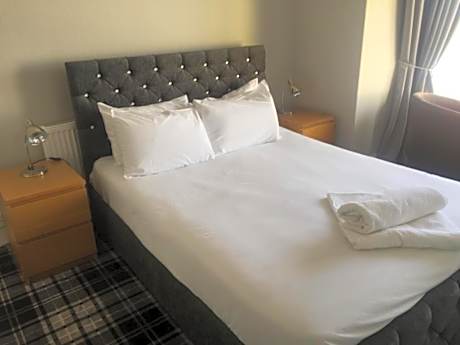 Twin Room with Private Bathroom