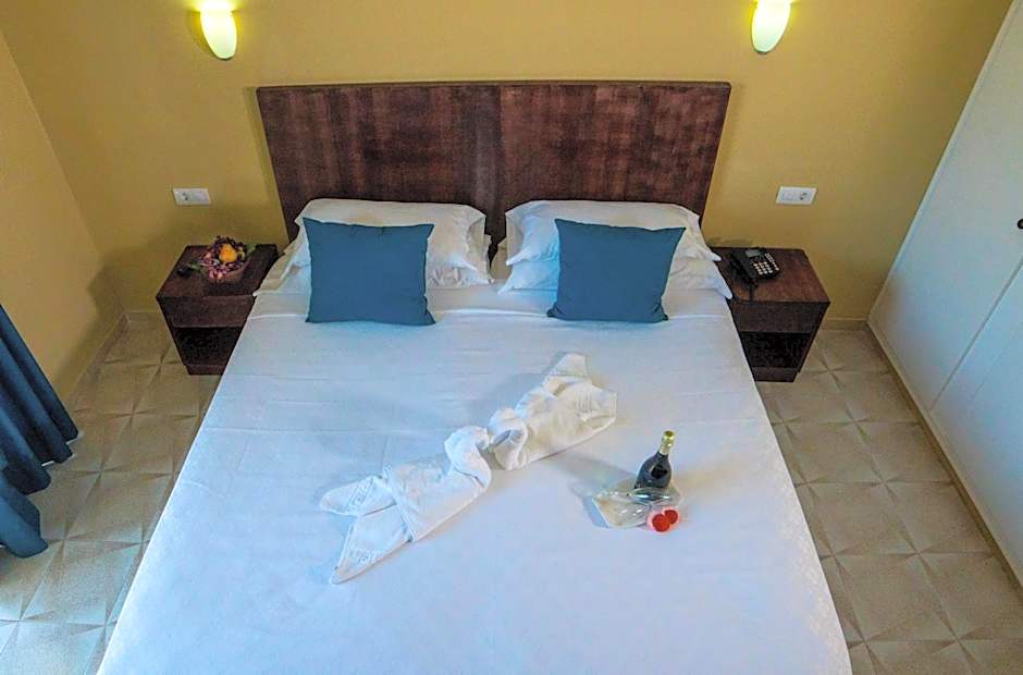 Photo 1 of 4 of Double Room