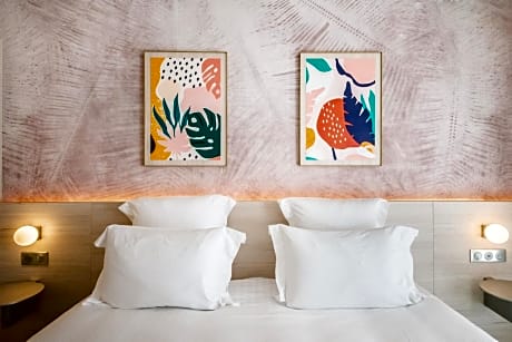Deluxe Queen Room