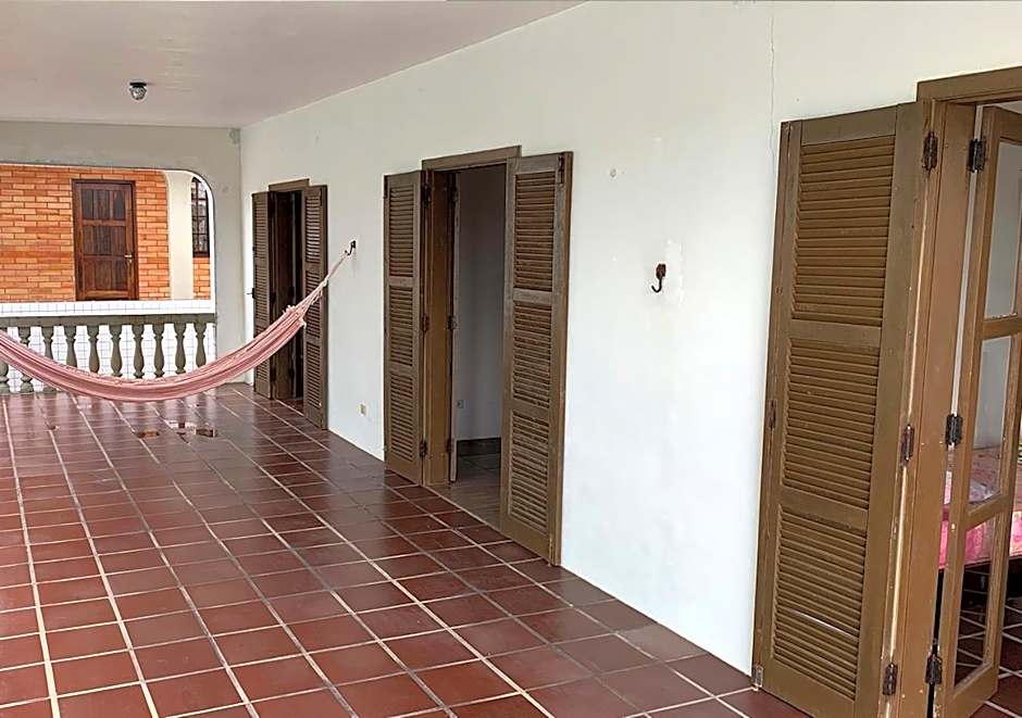 Casa de praia com boa ventilação garagem coberta para 3 carros 50m da praia