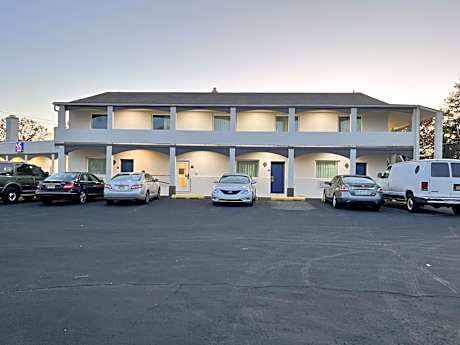 Motel 6 Williamstown