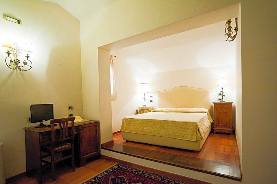 Photo 1 of 13 of Economy, Annex Building