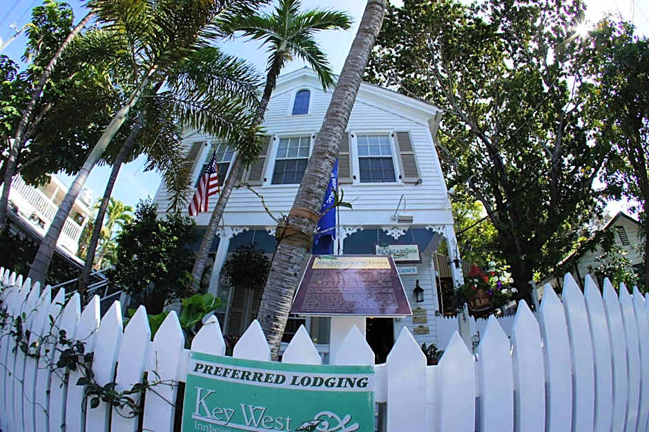 Seascape Tropical Inn