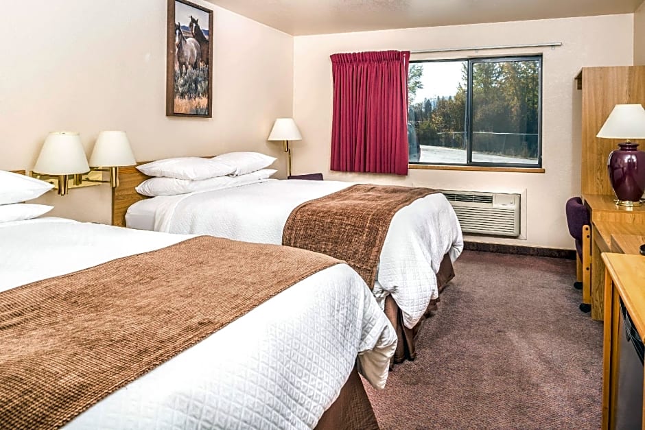 Super 8 By Wyndham St. Regis