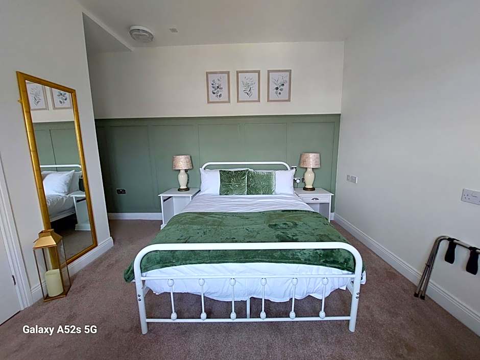 LONDONDERRYS Bar and Accommodation