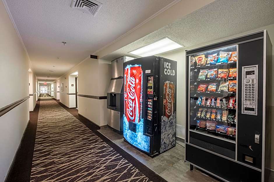 Red Roof PLUS & Suites Opelika