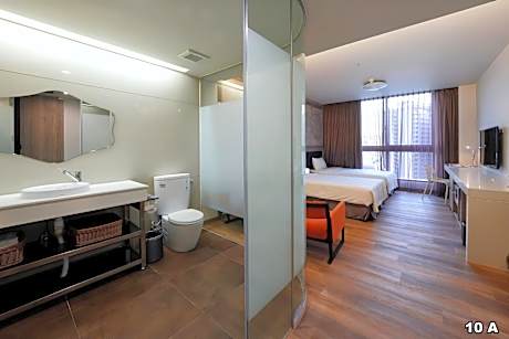 Standard Queen Room