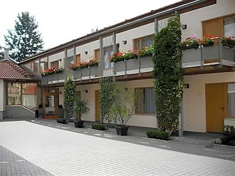 Port Inn Hotel