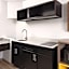 Day's Inn & Suites by Wyndham Indianapolis Airport East