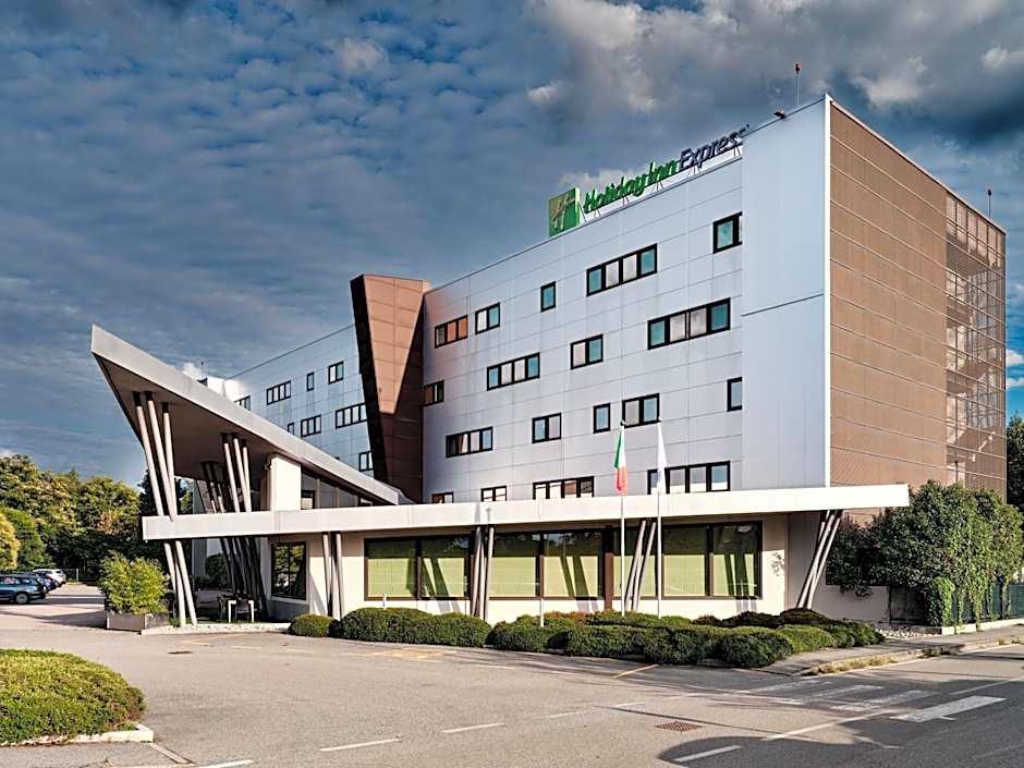 Holiday Inn Express Milan-Malpensa Airport By IHG