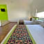 Seven Crown Express & Suites