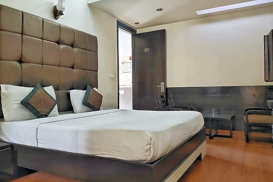 Hotel Anand Retreat Kaushambhi, Ghaziabad