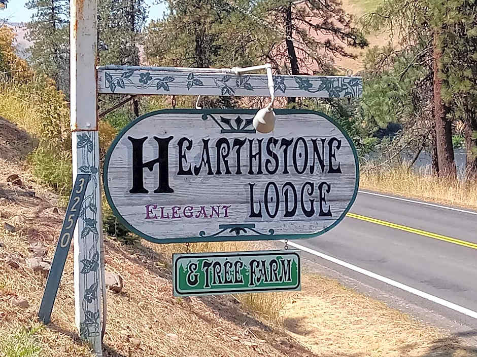 Hearthstone Elegant Lodge