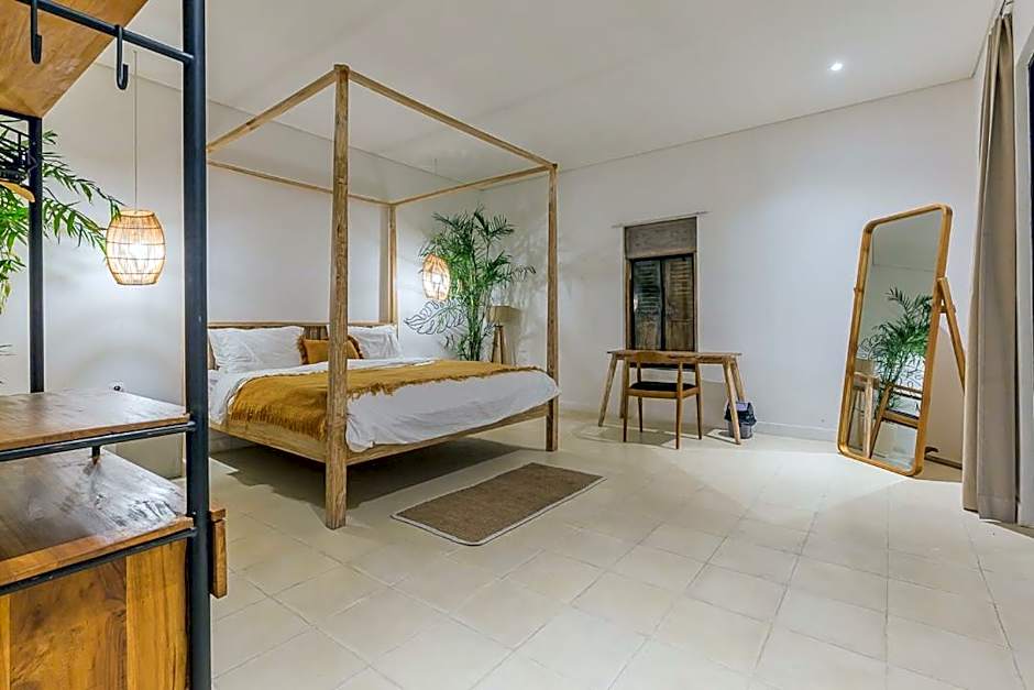 Elegant 3 BR villa huge pool in central Canggu