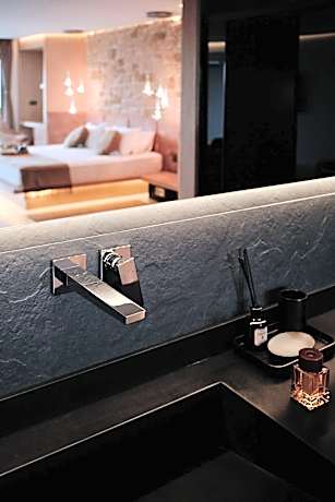 Aqua Suite- Private pool & Sauna