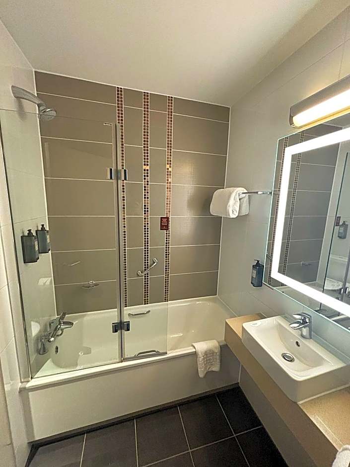 Clayton Hotel Cardiff