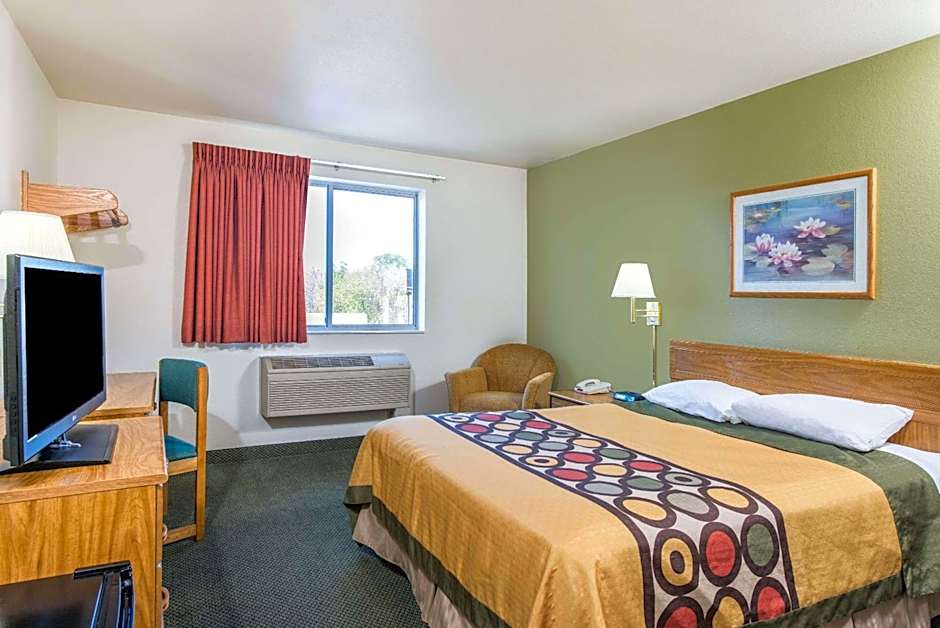 Super 8 by Wyndham West Middlesex/Sharon Area