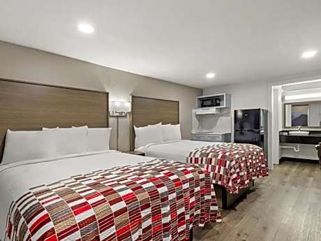 ADA Accessible Deluxe 2 Queen Beds with Roll-In Shower Smoking