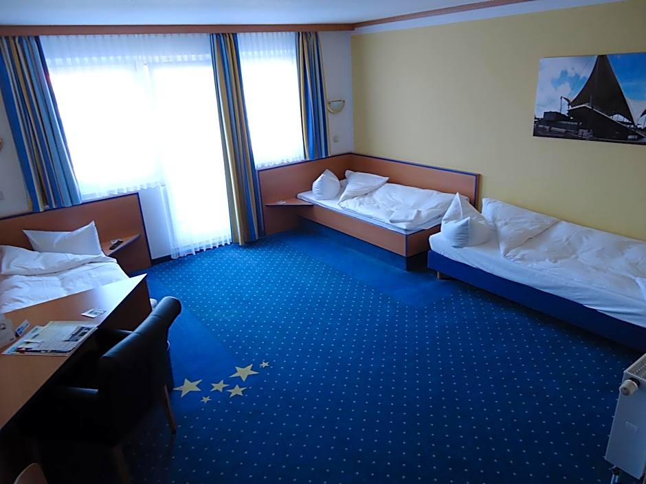 Photo 1 of 5 of Triple Room
