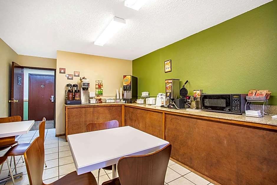 Super 8 by Wyndham Craig