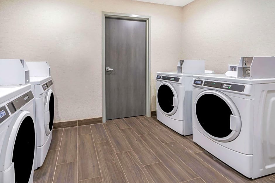 La Quinta Inn & Suites by Wyndham Oklahoma City Airport