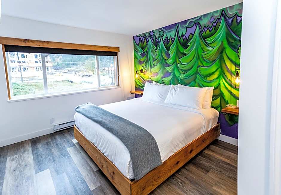 Crash Hotel Squamish