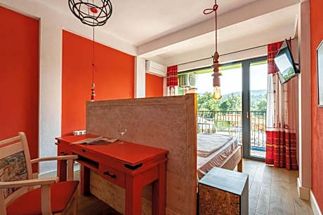 Queen Room with Garden View