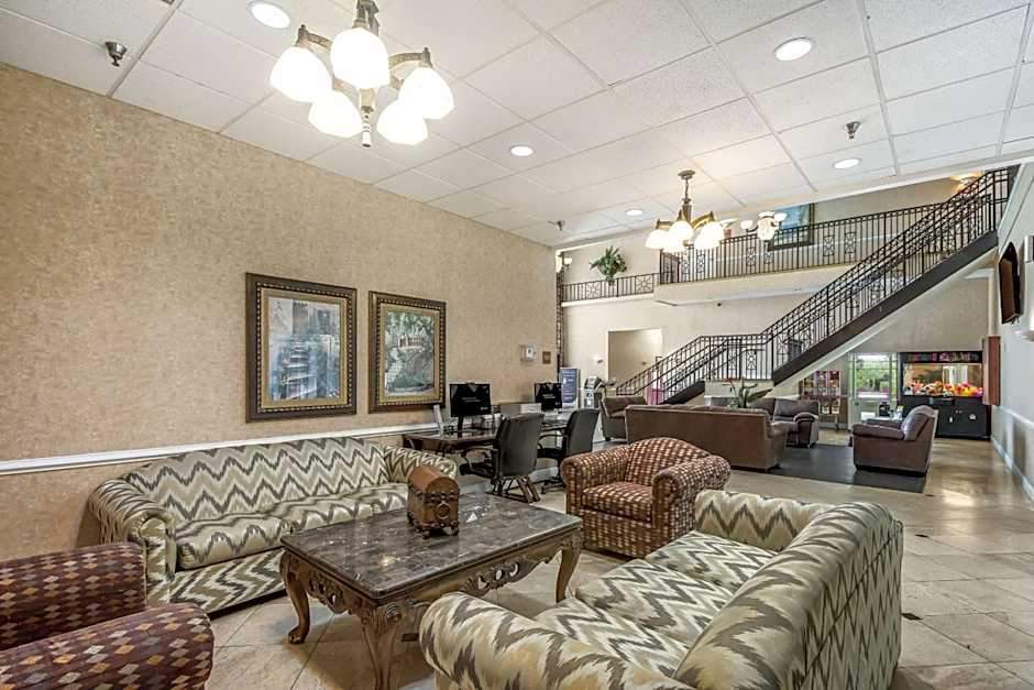 Clarion Inn & Suites Central Clearwater Beach