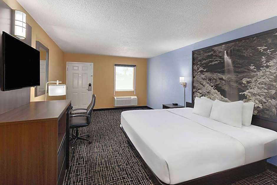 Super 8 by Wyndham Paducah I-24 Exit 4