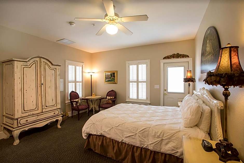 Gruene River Hotel & Retreat