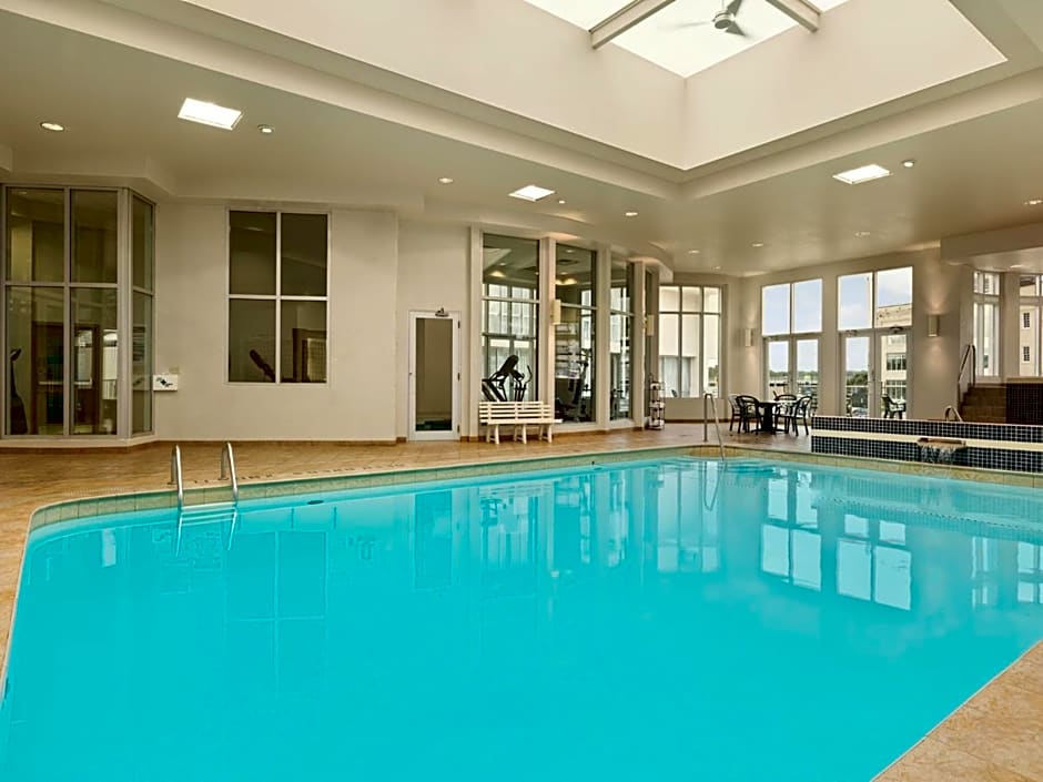 Travelodge by Wyndham Niagara Falls Fallsview