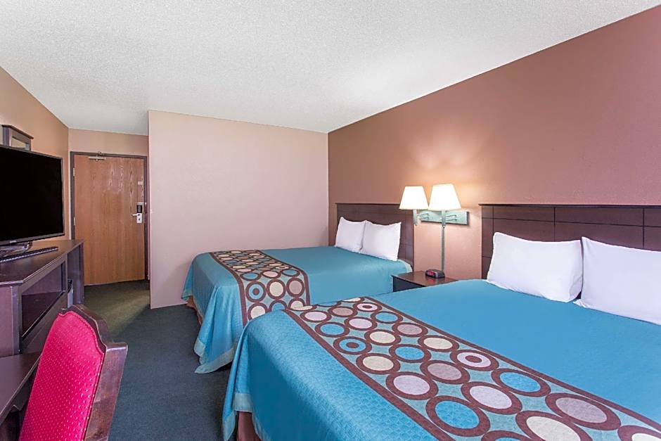 Super 8 by Wyndham Austin MN