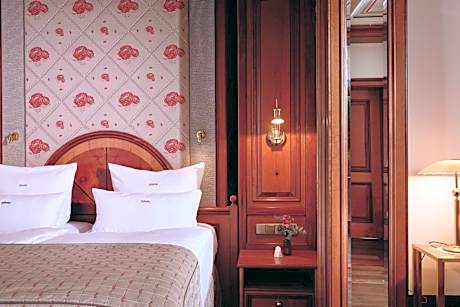 Suite Type 1 - with Vineyard View