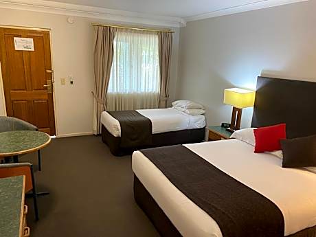 Executive Queen Room with Spa Bath