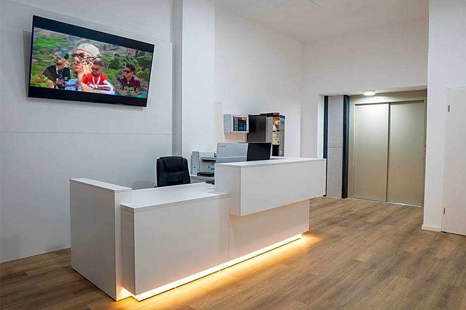 Diamonds Hotel