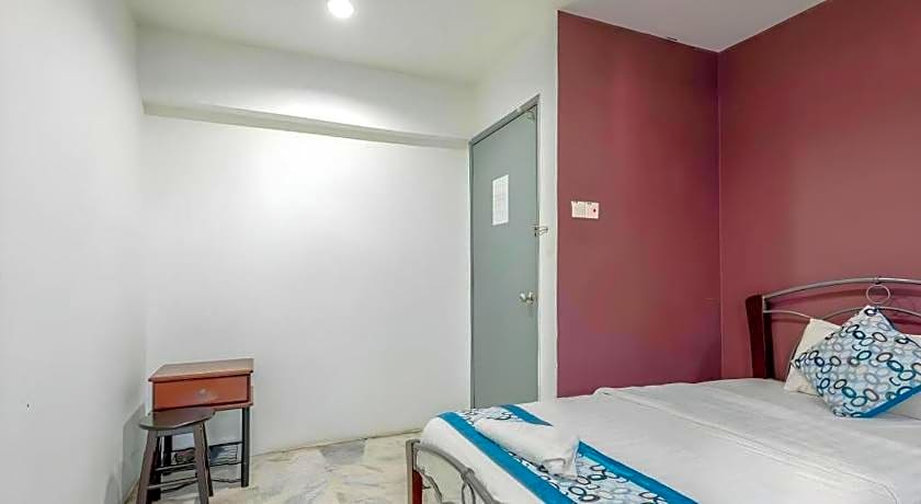 OYO 89874 Gs Golden Star Hotel