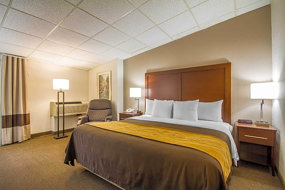 Comfort Inn & Suites Madison - Airport