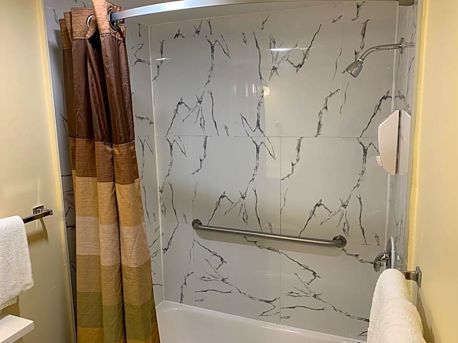 Four Winds Country Motel