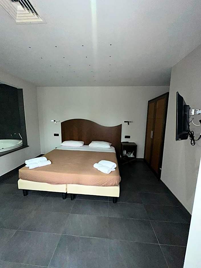 Photo 1 of 4 of Junior Suite