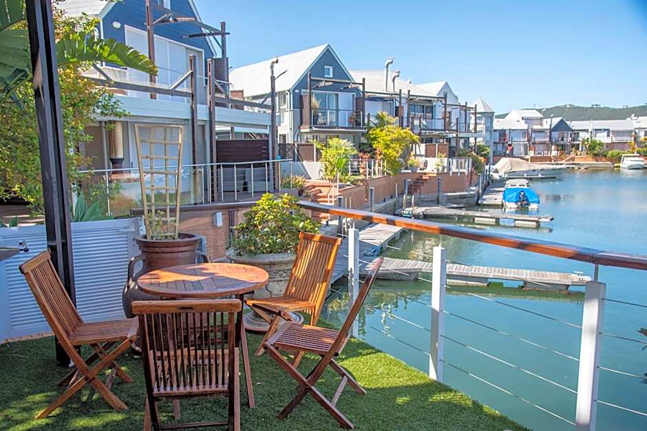 WATERFRONT 2 BR Home with mooring at Knysna Quays - life on the water