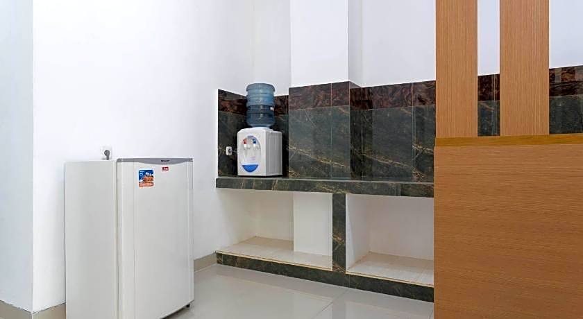 RedDoorz Plus @ Boulevard Residence BSD