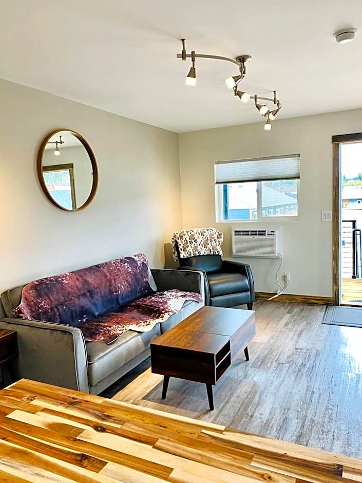 The Darmont Hotel and Suites