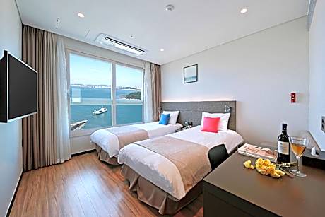 Deluxe Twin Room with Sea View