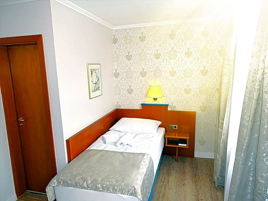 Photo 1 of 9 of Single Room