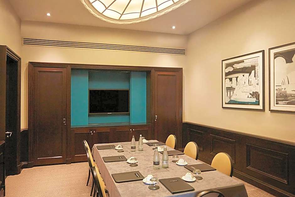 Threadneedles, Autograph Collection by Marriott