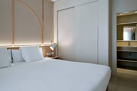 Master Suite with Private Pool